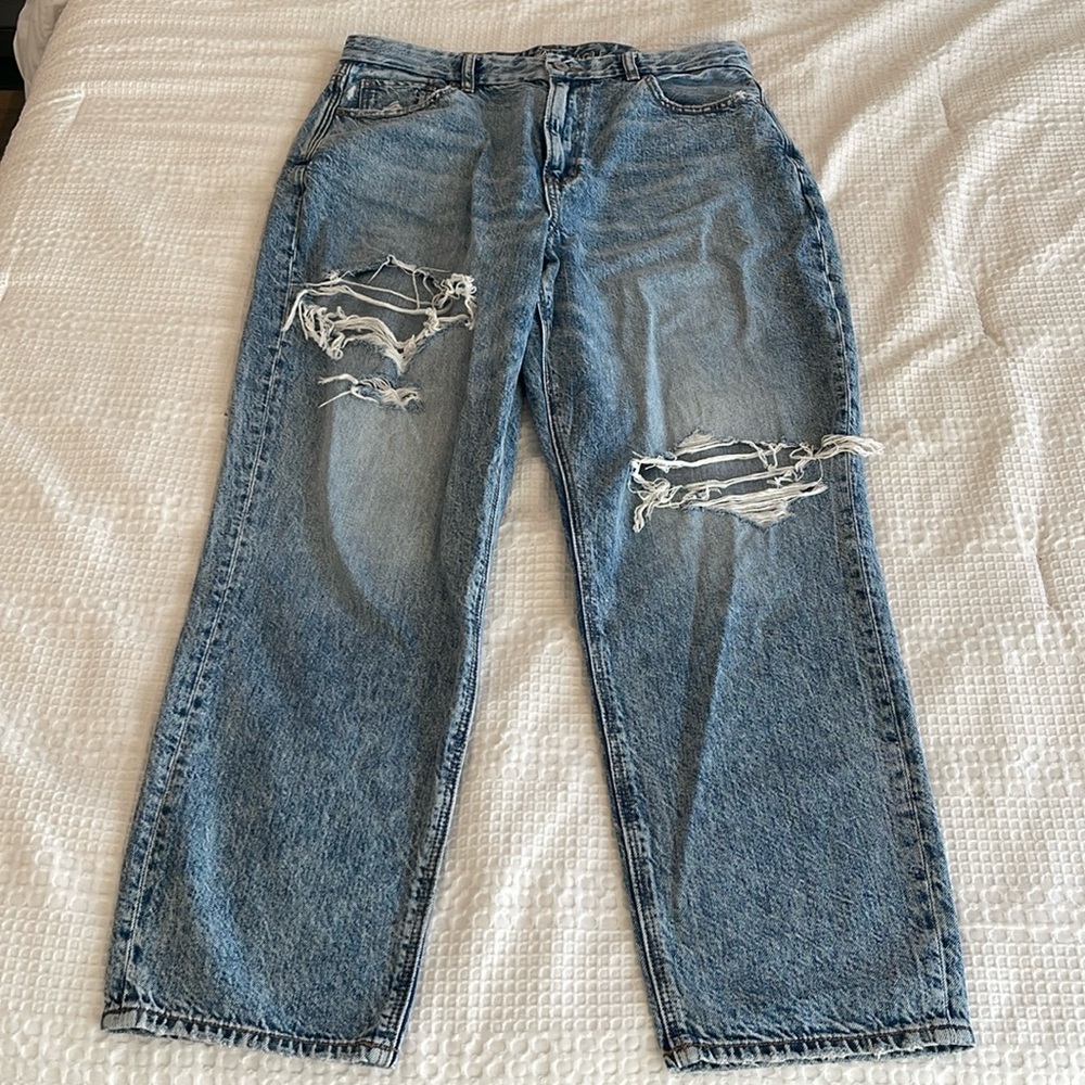 Good condition American Eagle ripped jeans size 10